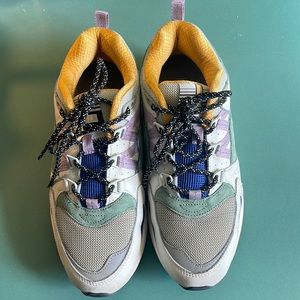KARHU Fusion 2.0 women’s sneaker. Size 8